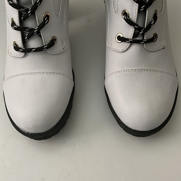 G by Guess White Lace Up Winter Wonderland Luxe Steampunk Combat Boots Size 8M - Picture 6 of 15